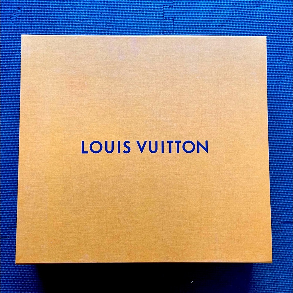 Louis Vuitton gift box in mint condition!